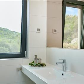 6 Bedroom Seafront Villa with Pool near Slano, Sleeps 12-14